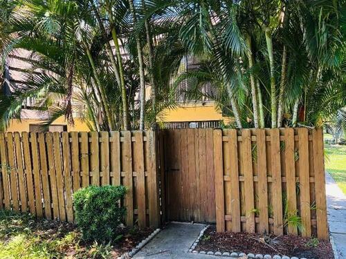 3915 Vista Oaks Circle NE, Palm Bay, FL 32905