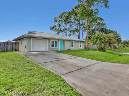 997 Camden Avenue NW, Palm Bay, FL 32907