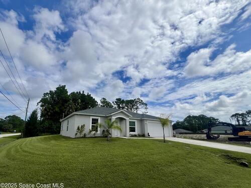 499 Oakleaf Street SW, Palm Bay, FL 32908