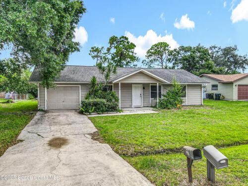 824 Thuringer Street NW, Palm Bay, FL 32907