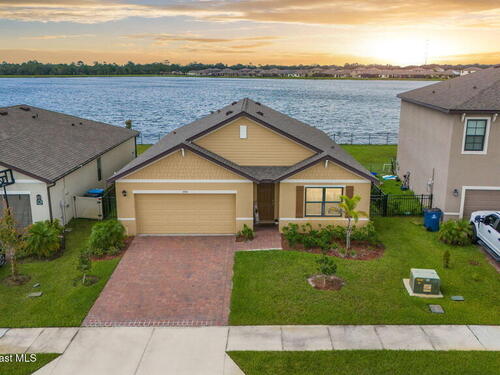 1954 Farmhouse Road SE, Palm Bay, FL 32909