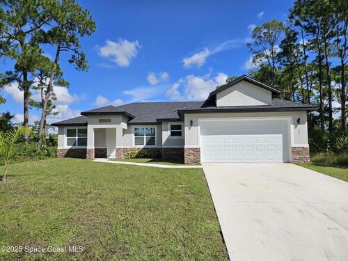 561 Harrisburg Street SW, Palm Bay, FL 32908