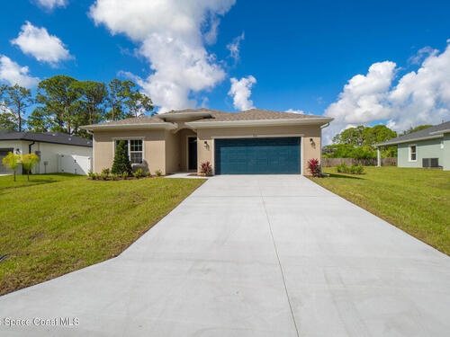 834 Hartsdale Avenue SW, Palm Bay, FL 32908