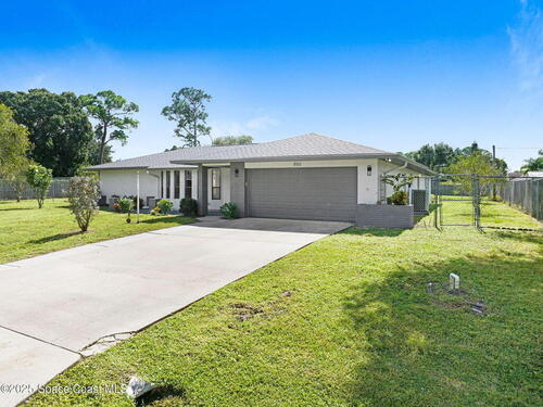 850 Haftez Street NE, Palm Bay, FL 32907