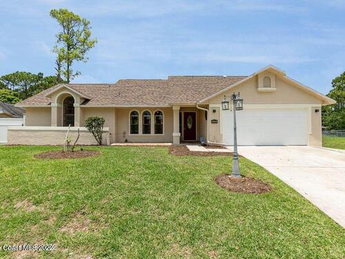 1040 Big Horn Circle NW, Palm Bay, FL 32907