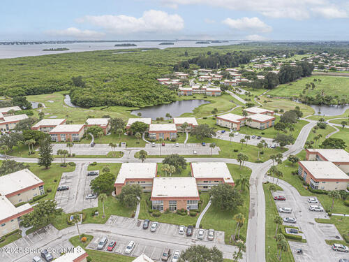 75 Royal Oak Court, Vero Beach, FL 32962