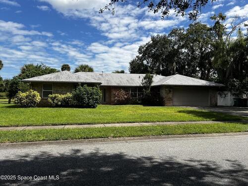 1805 Whispering Oaks Circle, Melbourne, FL 32934