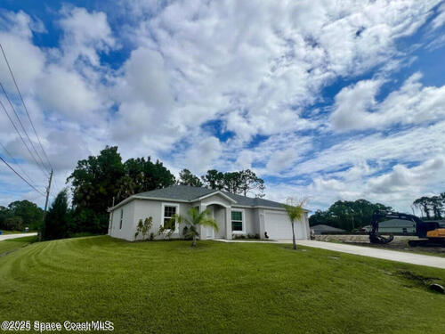 499 Oakleaf Street SW, Palm Bay, FL 32908