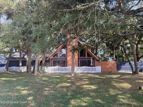 951 Pembroke Avenue NE, Palm Bay, FL 32907