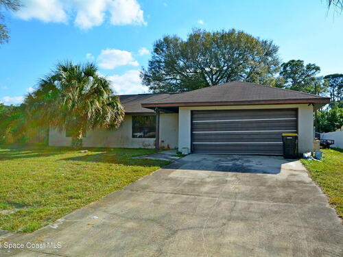 1374 Pakenham Street NW, Palm Bay, FL 32907