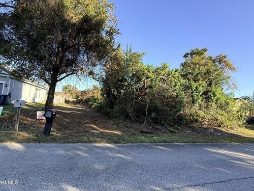 475 Alesio Avenue SE, Palm Bay, FL 32909