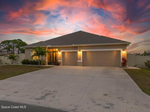 399 Calcutta Avenue NW, Palm Bay, FL 32907