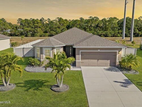 389 Guinevere Drive SW, Palm Bay, FL 32908