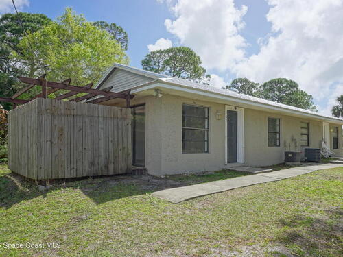 2060 Agora Circle SE, Palm Bay, FL 32909