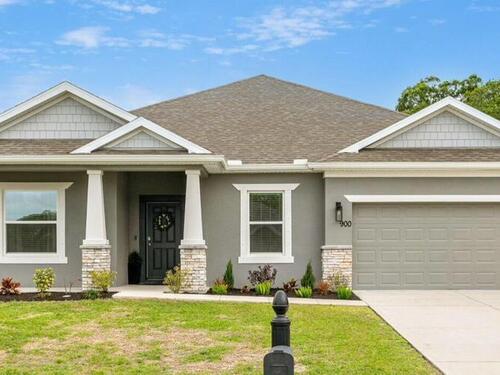 900 Nixon Circle NE, Palm Bay, FL 32907