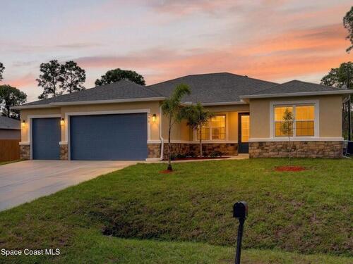 450 Hammond Street SW, Palm Bay, FL 32908