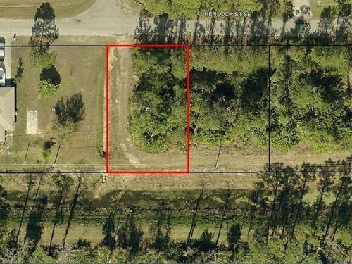 666 Henlock Street SE, Palm Bay, FL 32909