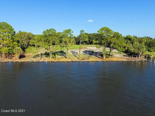 495 W Merritt Avenue, Merritt Island, FL 32953