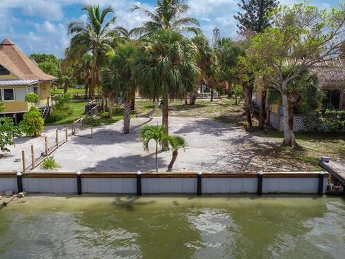 22 Vip, Grant-Valkaria, FL 32949