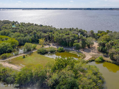 125 Woods South Drive, Merritt Island, FL 32952