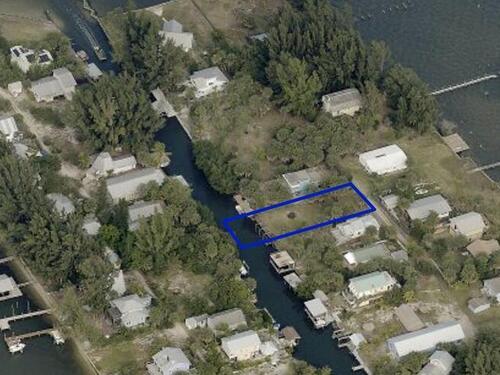 46 Vip Island, Grant-Valkaria, FL 32949