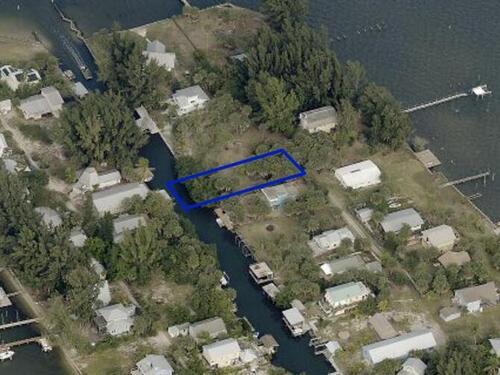 48 Vip Island, Grant, FL 32949