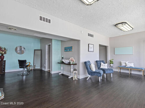 200 N 1st St Street, Cocoa Beach, FL 32931