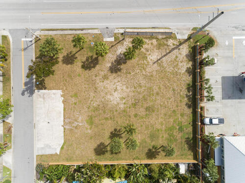 902 Oak Street, Melbourne Beach, FL 32951