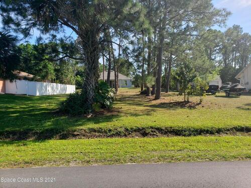 1074 Brickell Street SE, Palm Bay, FL 32909