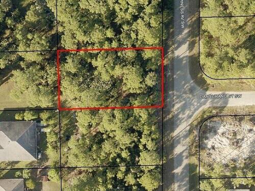 828 Happiness Avenue SW, Palm Bay, FL 32908