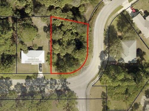 901 Tupelo Road SW, Palm Bay, FL 32908