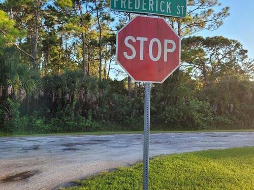 2681 Lakehurst Avenue SW, Palm Bay, FL 32908