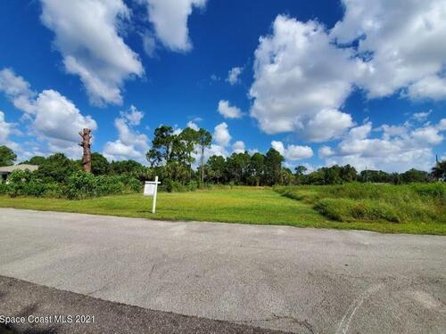 761 Altamira Street NW, Palm Bay, FL 32907