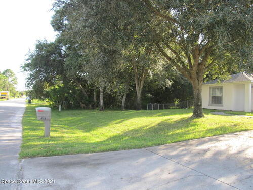 490 Bridgeport Avenue NW, Palm Bay, FL 32907