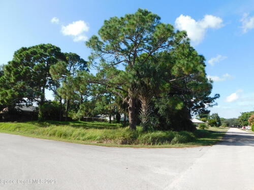 Corner Gadsden Av & Zaffer St, Palm Bay, FL 32907