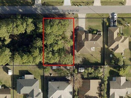 1574 Heartwellville Street NW, Palm Bay, FL 32907