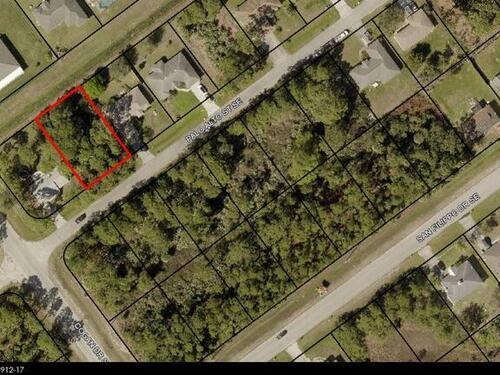 911 Palo Alto Street SE, Palm Bay, FL 32909