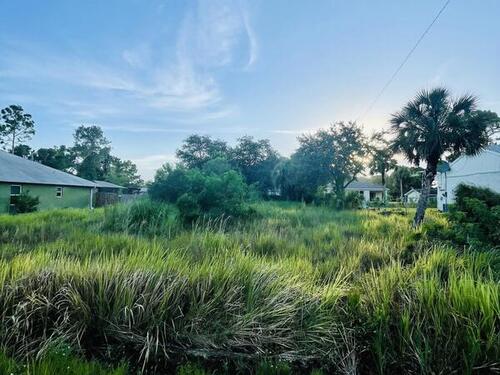 662 Dwight Avenue SE, Palm Bay, FL 32909