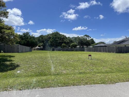 520 Escobar Avenue NW, Palm Bay, FL 32907