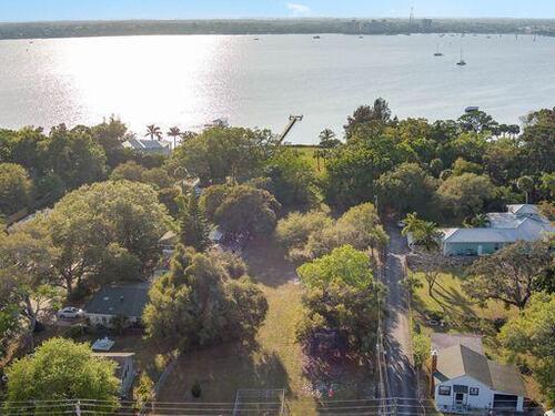 373 S Tropical Trail, Merritt Island, FL 32952