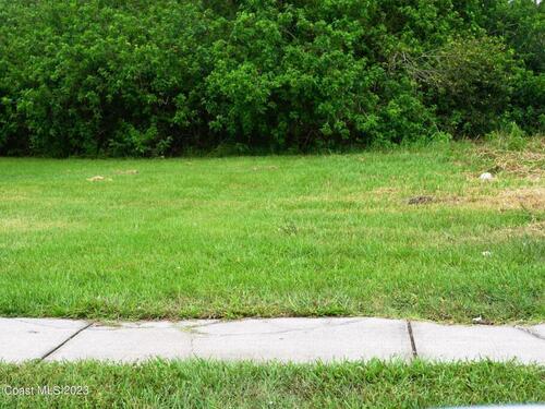 S Deleon Avenue, Titusville, FL 32780