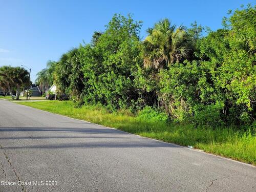 526 Avondale Road NE, Palm Bay, FL 32907