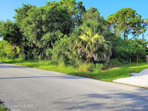 532 Avondale Road NE, Palm Bay, FL 32907