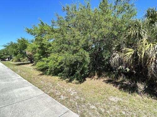 615 Degroodt Road SW, Palm Bay, FL 32908