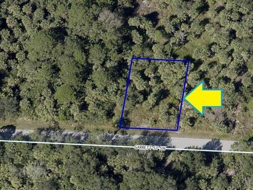 539 Garrett Street SW, Palm Bay, FL 32908